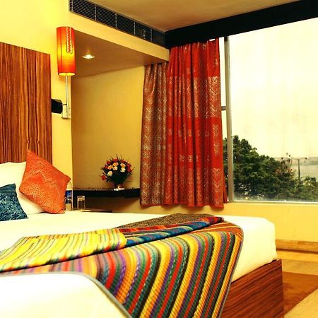 Hotel ​Justa Haïdarabad Extérieur photo