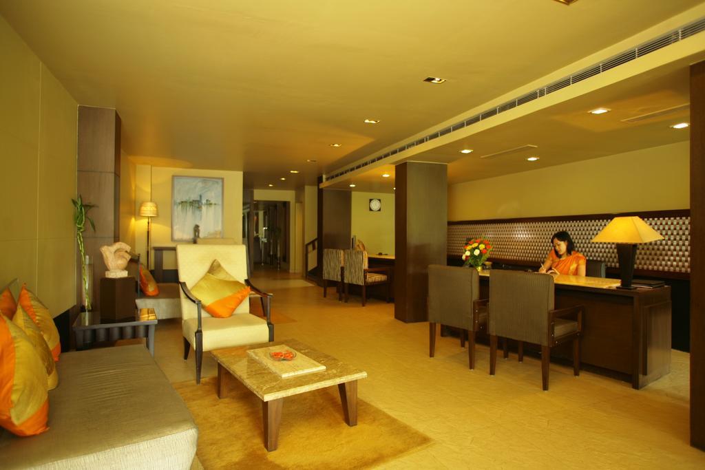 Hotel ​Justa Haïdarabad Extérieur photo
