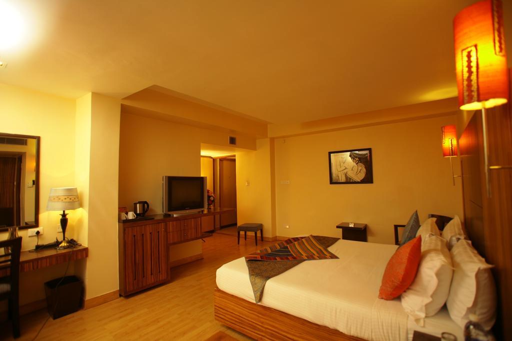 Hotel ​Justa Haïdarabad Extérieur photo