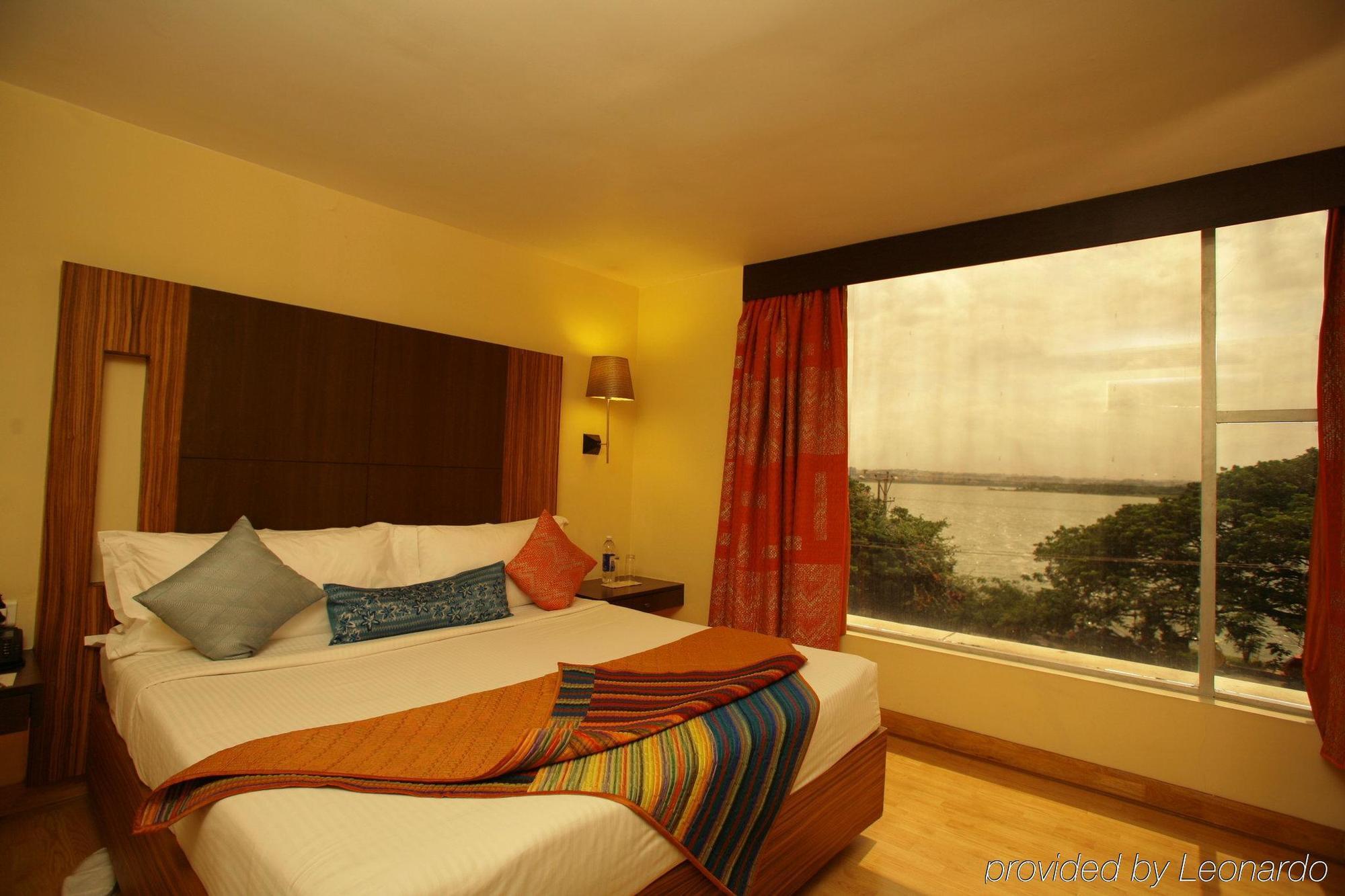 Hotel ​Justa Haïdarabad Chambre photo