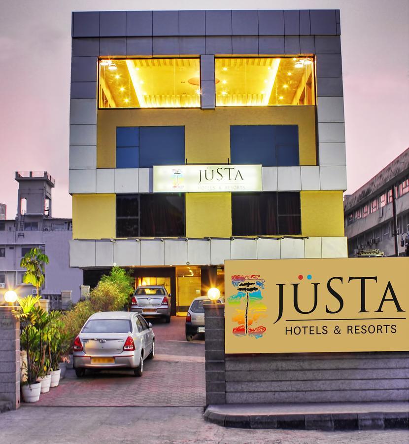Hotel ​Justa Haïdarabad Extérieur photo