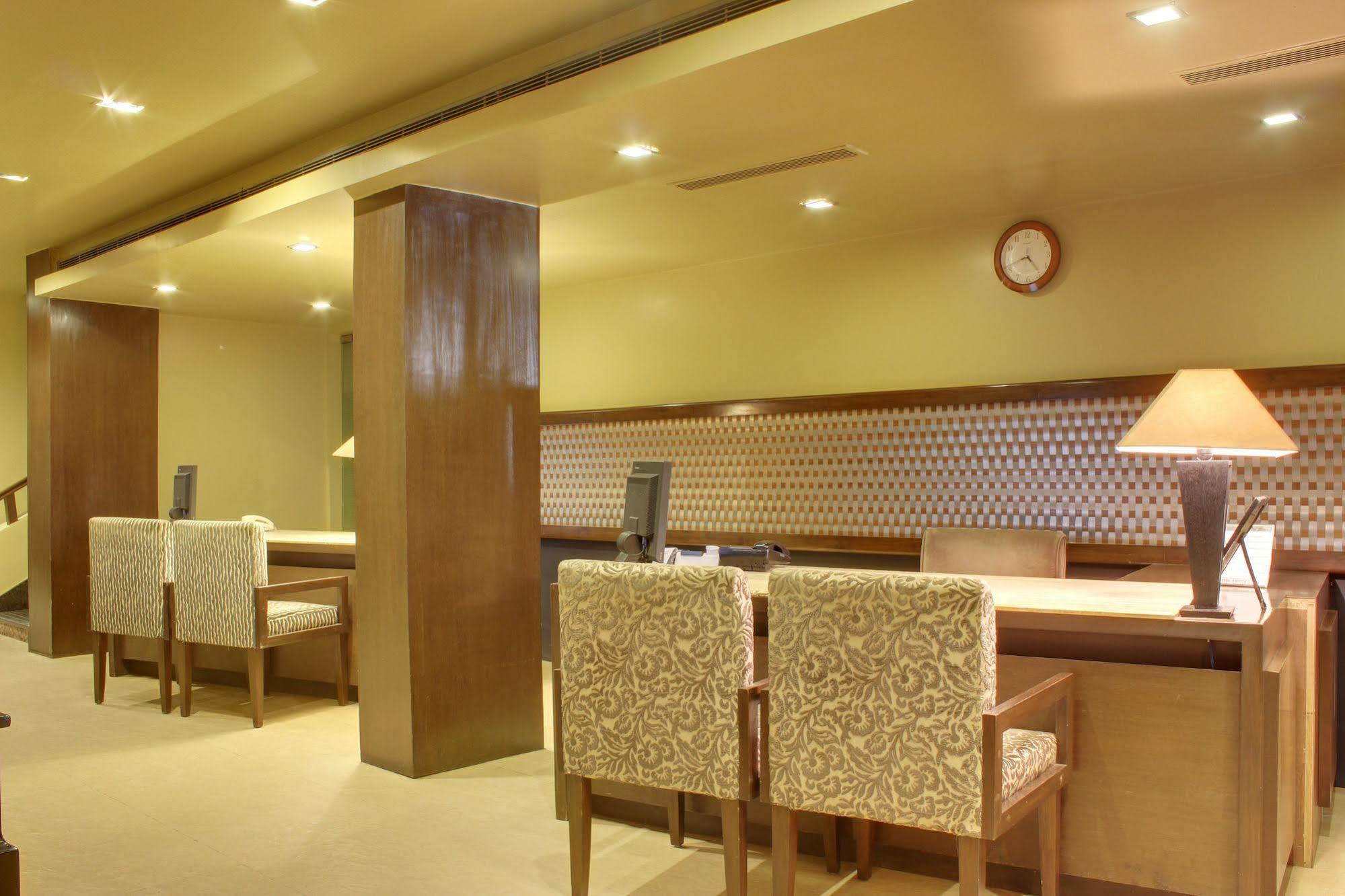 Hotel ​Justa Haïdarabad Extérieur photo